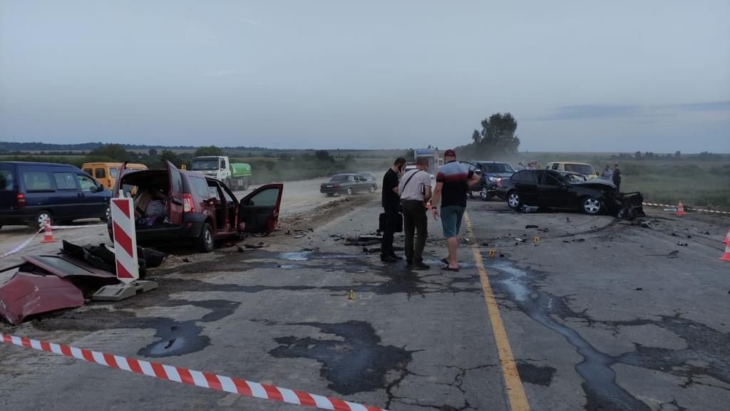 Подружжя львів&rsquo;ян із дворічною дитиною загинули в ДТП з поліцейським на Хмельниччині. Фото: Хмельницька обласна прокуратура