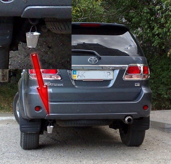 Для чого на автомобіль вішають маленьке відерце. Фото: a.d-cd.net