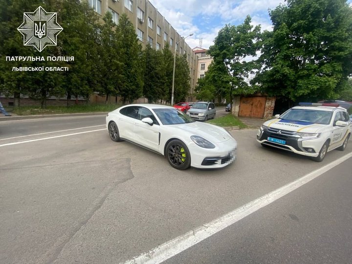 Львів&rsquo;янин під кайфом спричинив чотири ДТП. Фото поліції