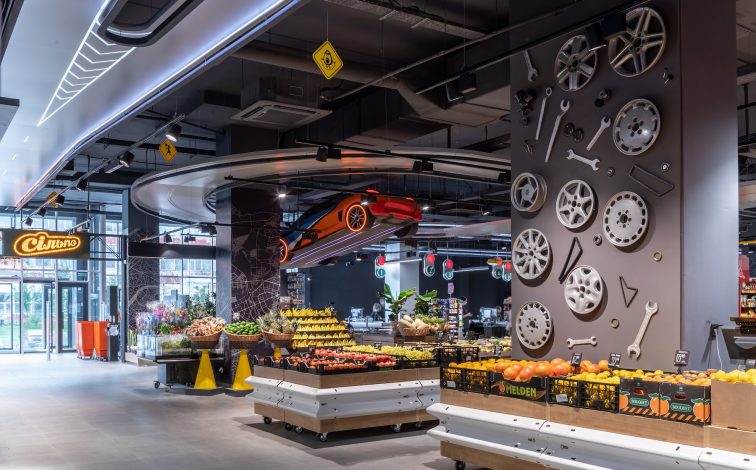 У Львові відкрили супермаркет в стилі траси Київ – Чоп. Фото: Сільпо