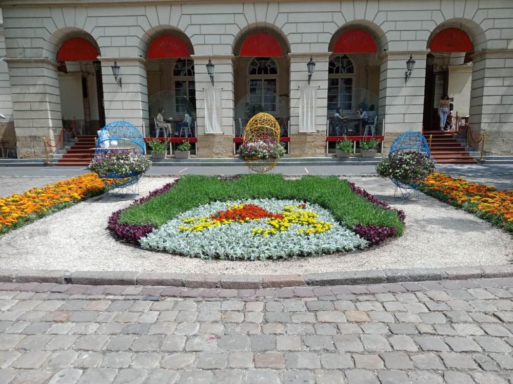 На площі Ринок розквіт герб Львова. Фото: Львівська міська рада