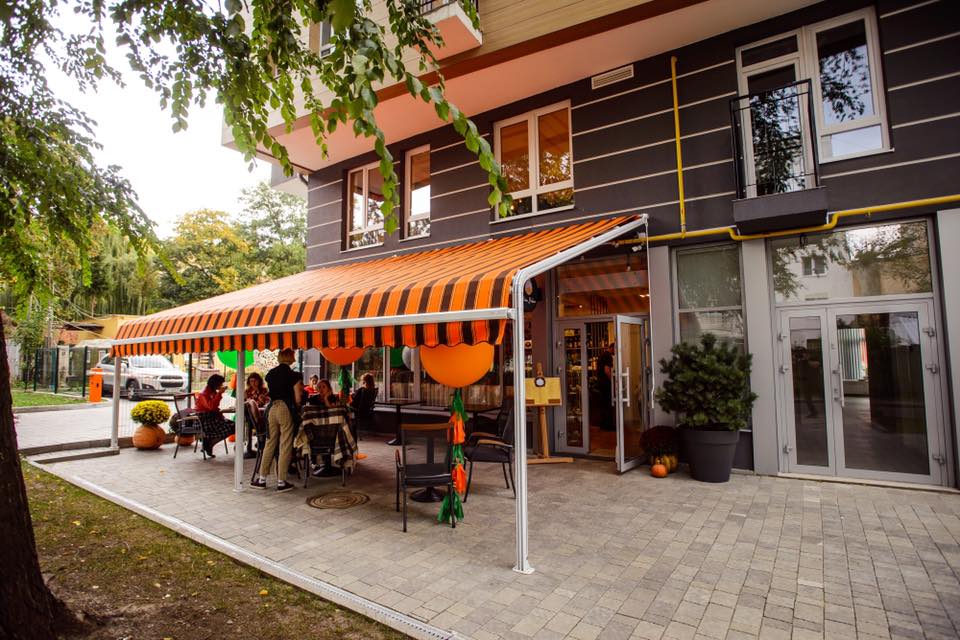 Тераса «Missis Hudson cafe».