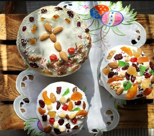 Паски з сухофруктами та курагою. Фото: OLX