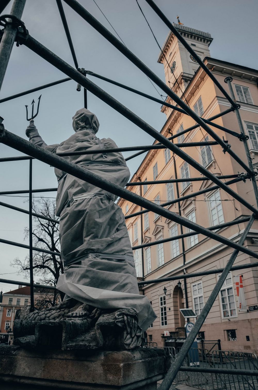 Через війну ще два львівських пам'ятники захистять спеціальними конструкціями