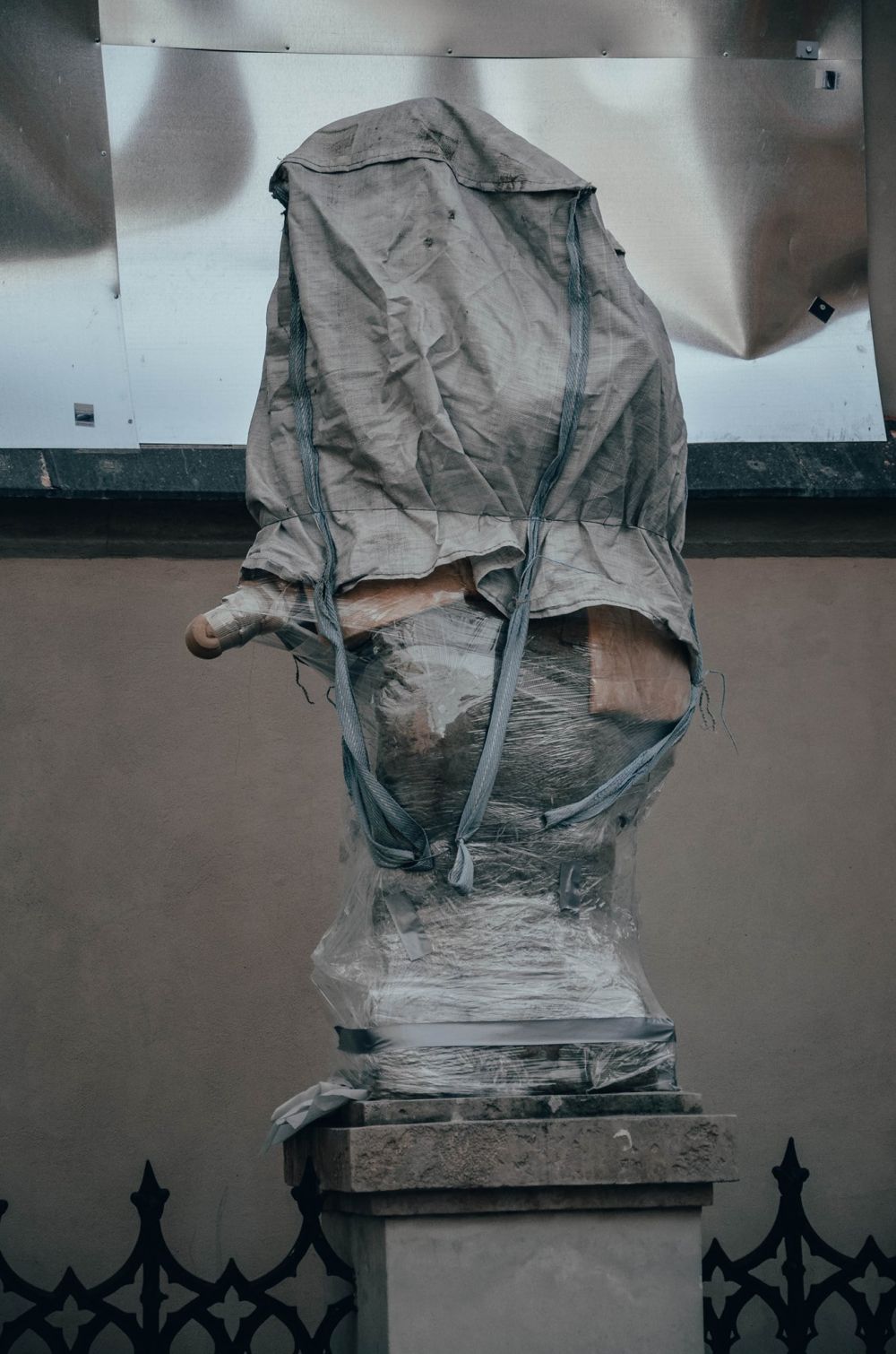 Через війну ще два львівських пам'ятники захистять спеціальними конструкціями