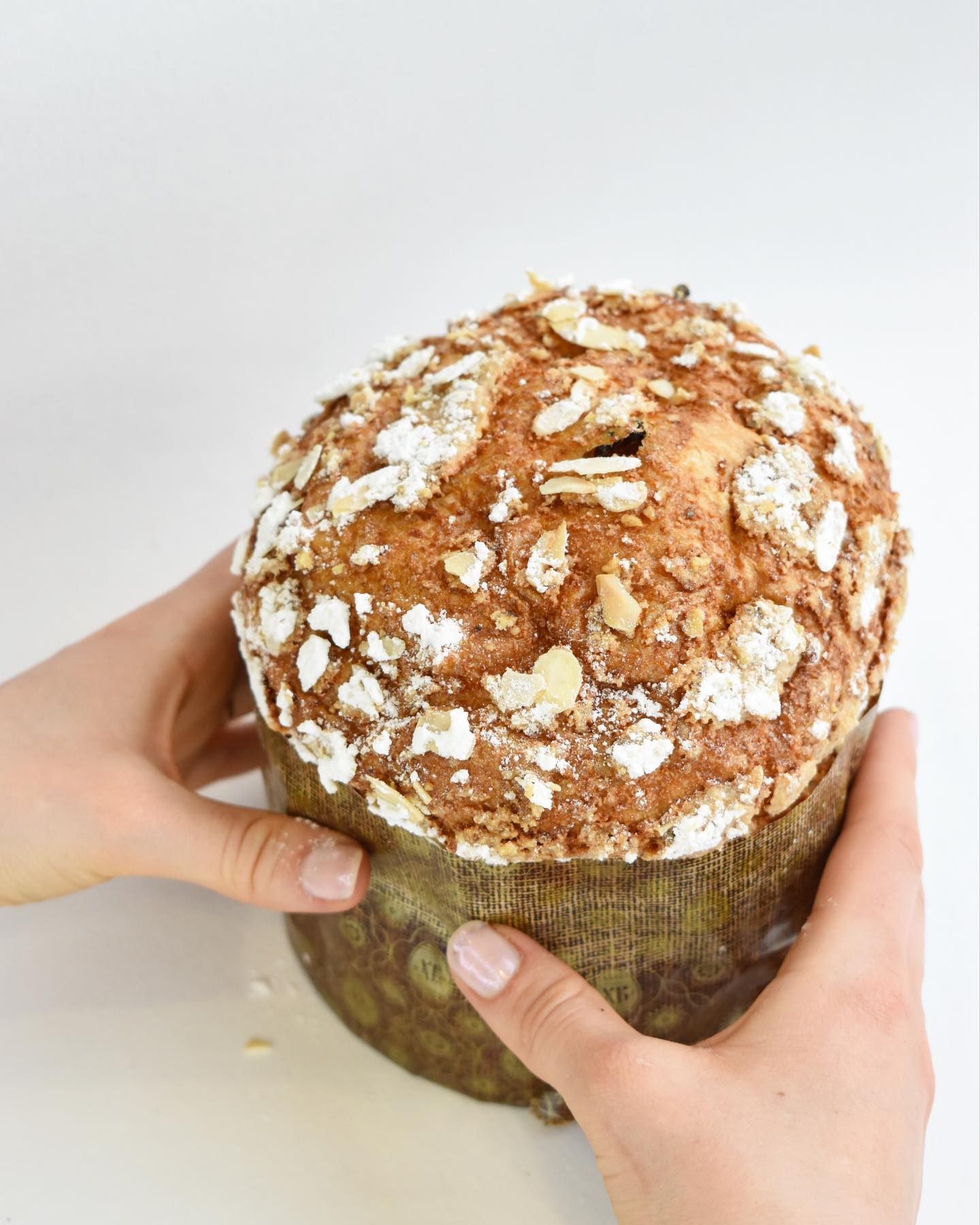 Які незвичайні паски можна купити у Львові. Фото: Кримська перепічка/Facebook