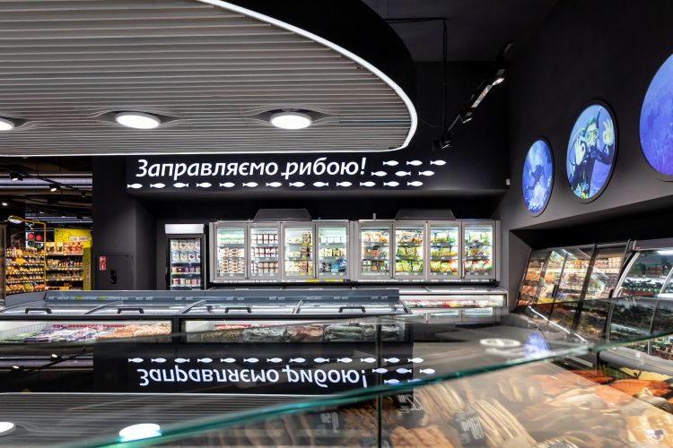 У Львові відкрили супермаркет в стилі траси Київ – Чоп. Фото: Сільпо