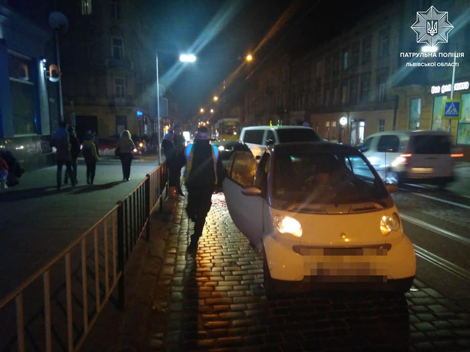За ніч у Львові збили чотирьох пішоходів. Фото поліції