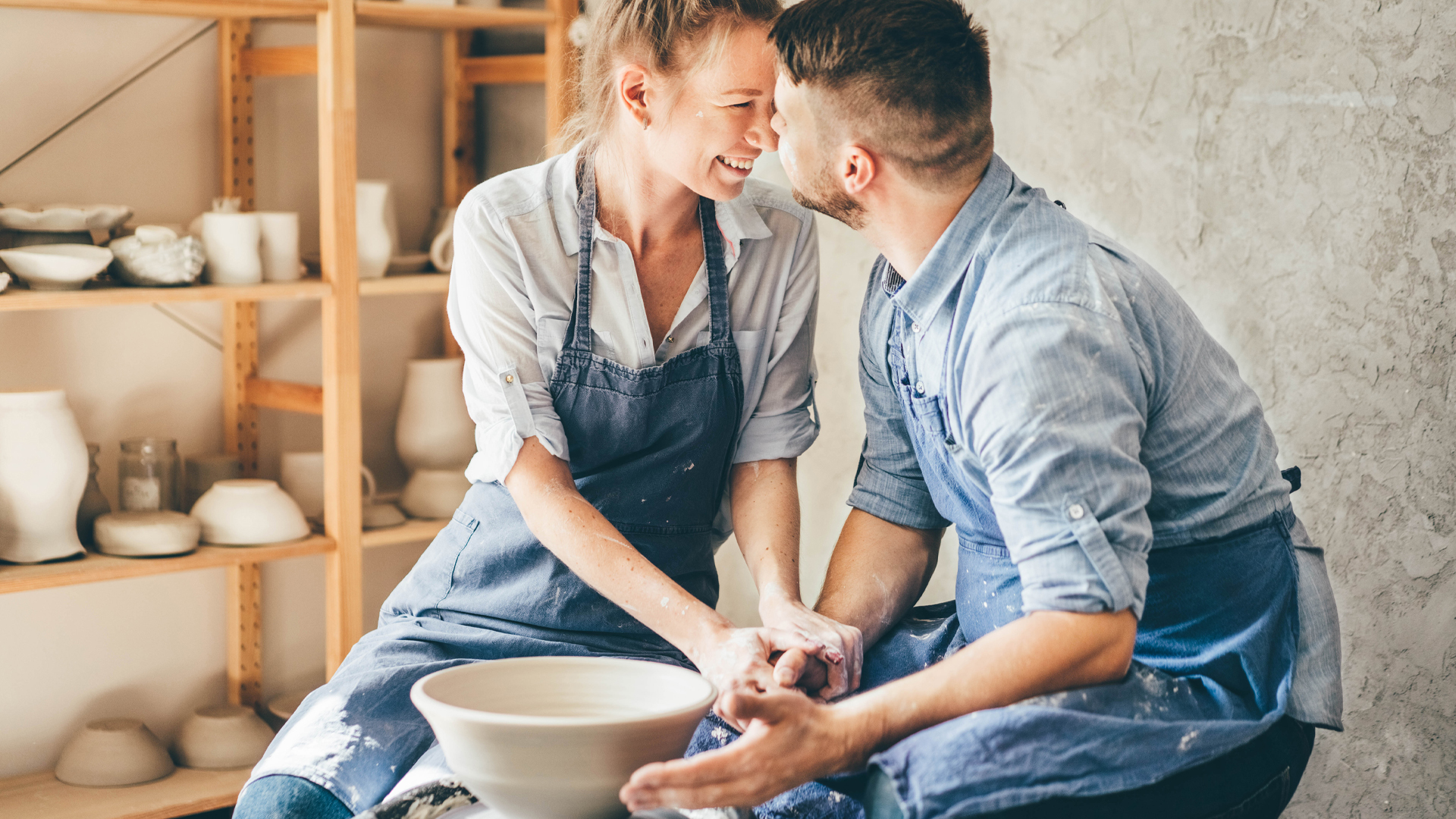 Що подарувати коханій людині на День закоханих: добірка ідей.