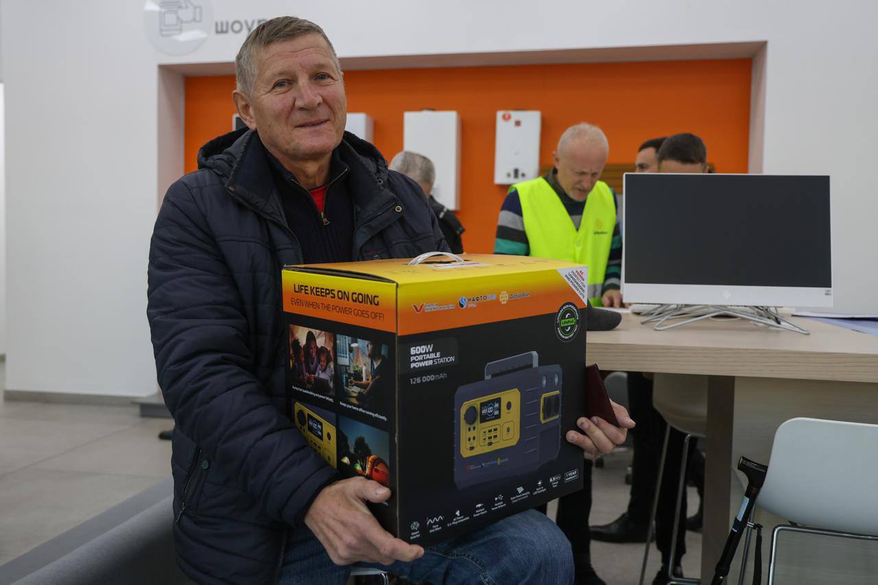  Вразливі сім’ї Львівщини отримали зарядні станції для котлів завдяки Нафтогазу та благодійним організаціям фото 2 1