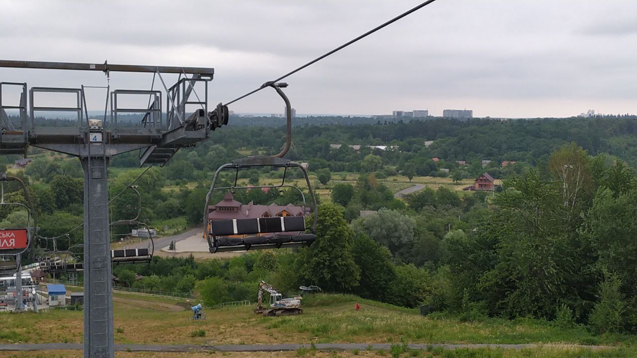 Нафтуся, гори, водоспад і нафтові качалки: Як небанально провести один день в Бориславі