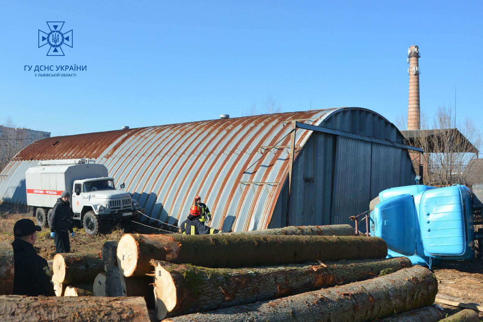 У  Дрогобичі перекинувся автокран і вбив водія – фото