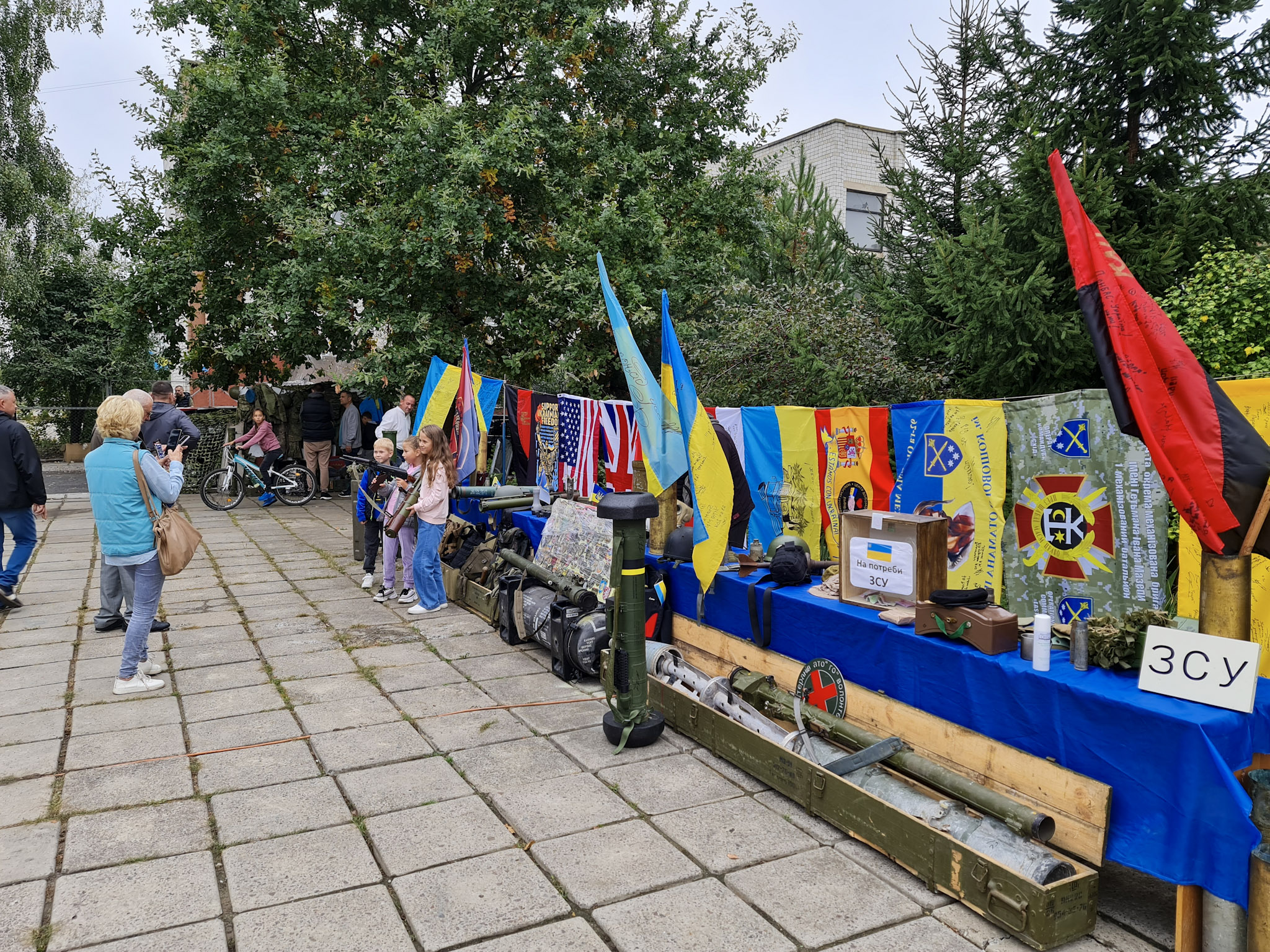 У Львові відкрили пам’ятний знак волонтерам