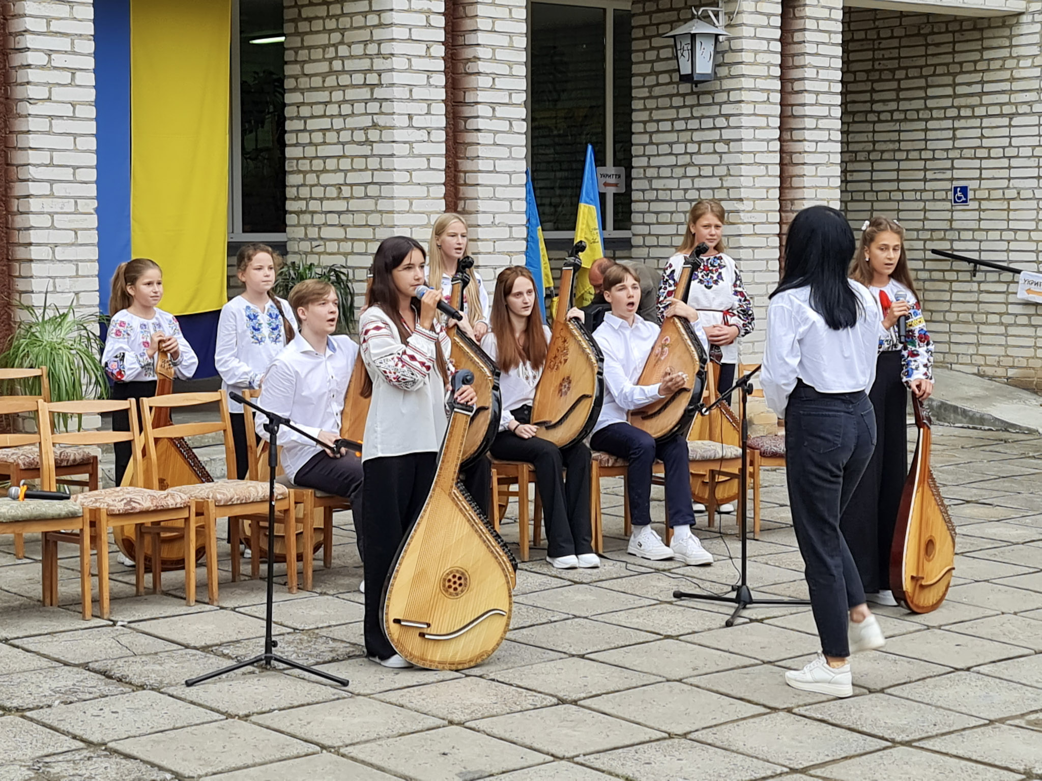 У Львові відкрили пам’ятний знак волонтерам