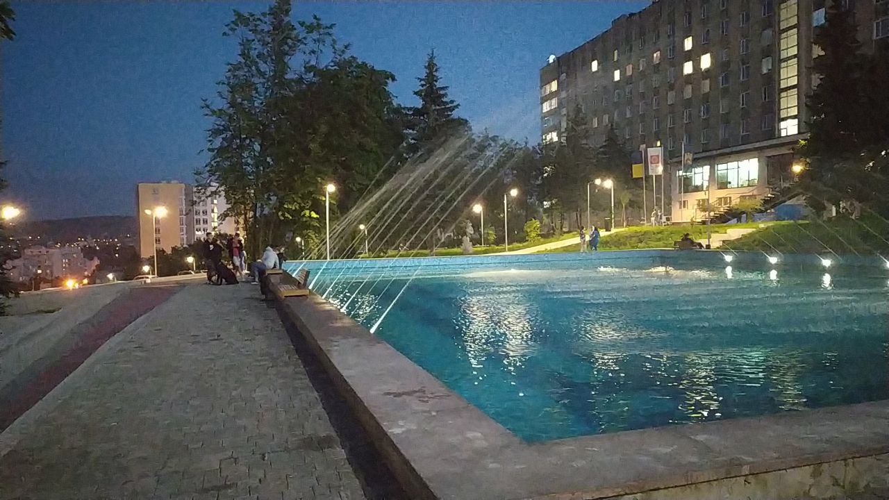 У Львові на Топольній з’явився новий фонтан