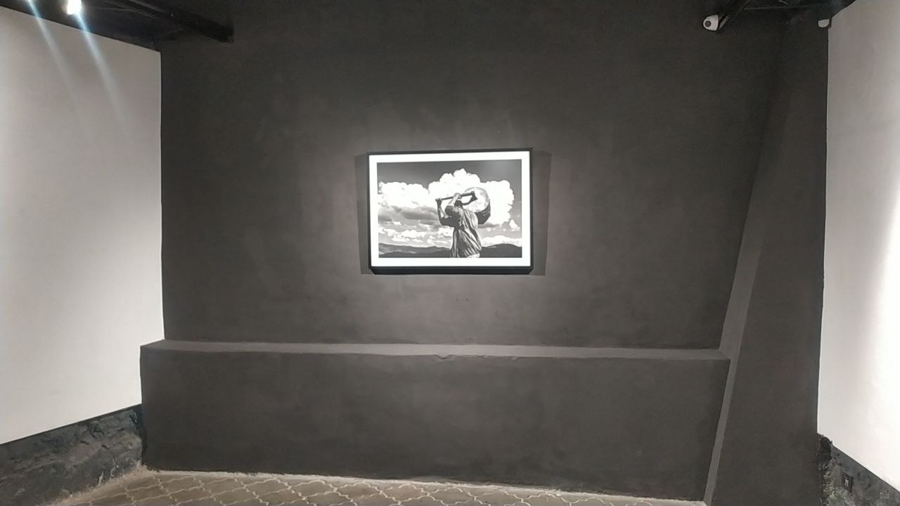 "Карпатські пастухи": у львівському артцентрі "Дзиґа" триває фотовиставка Юрка Дячишина фото 1