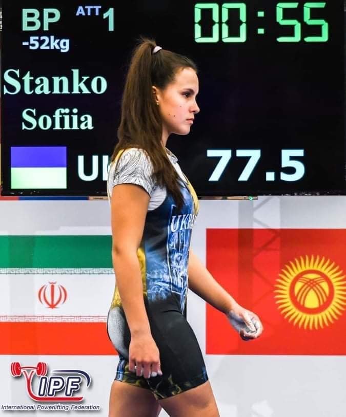 Яворівські дівчата найкраще себе показали в класичному жимі лежачи