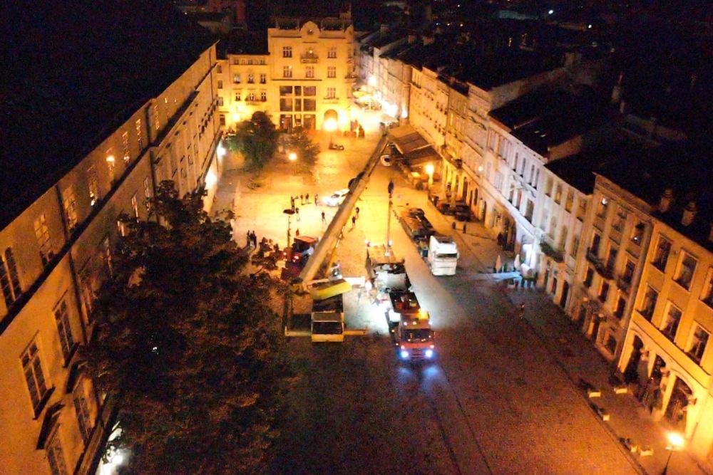 У центр Львова привезли знищену російську техніку -- фото