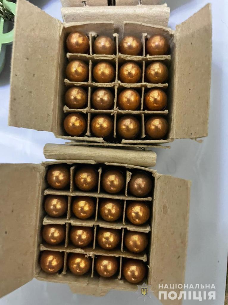 Двоє мешканців Самбора разом з товаришем з Яворівщини продавали гранати і автомати