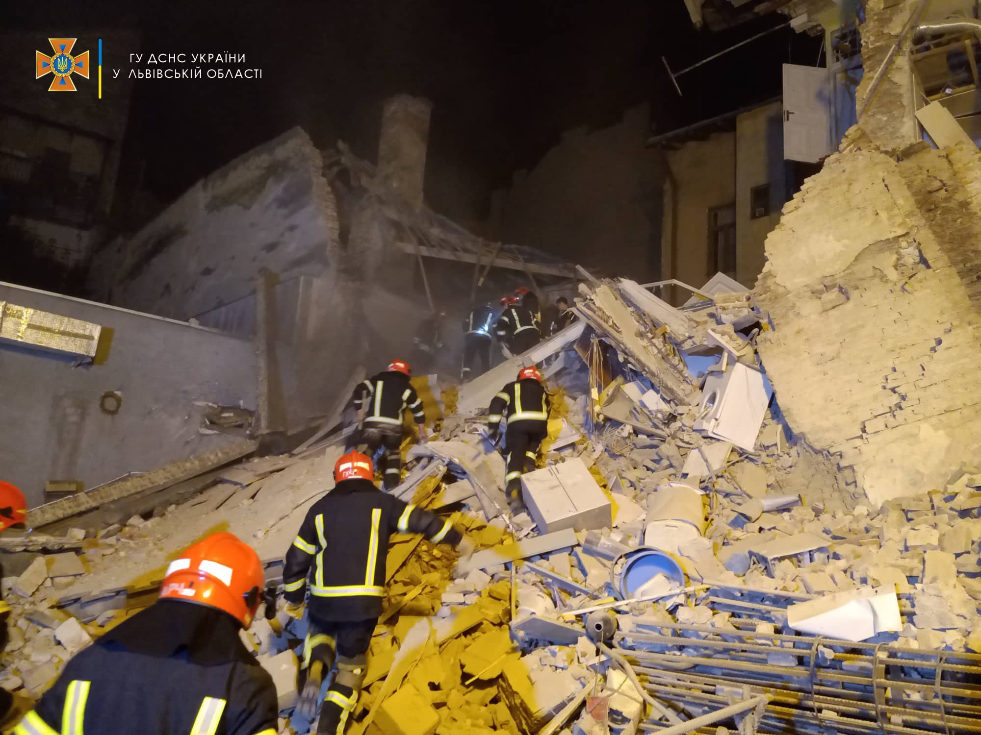 У центрі Львова вночі завалилася частина будинку