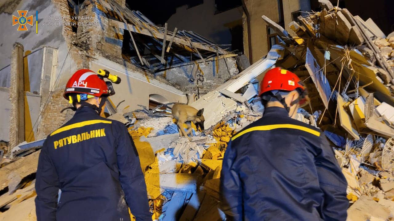 У центрі Львова вночі завалилася частина будинку