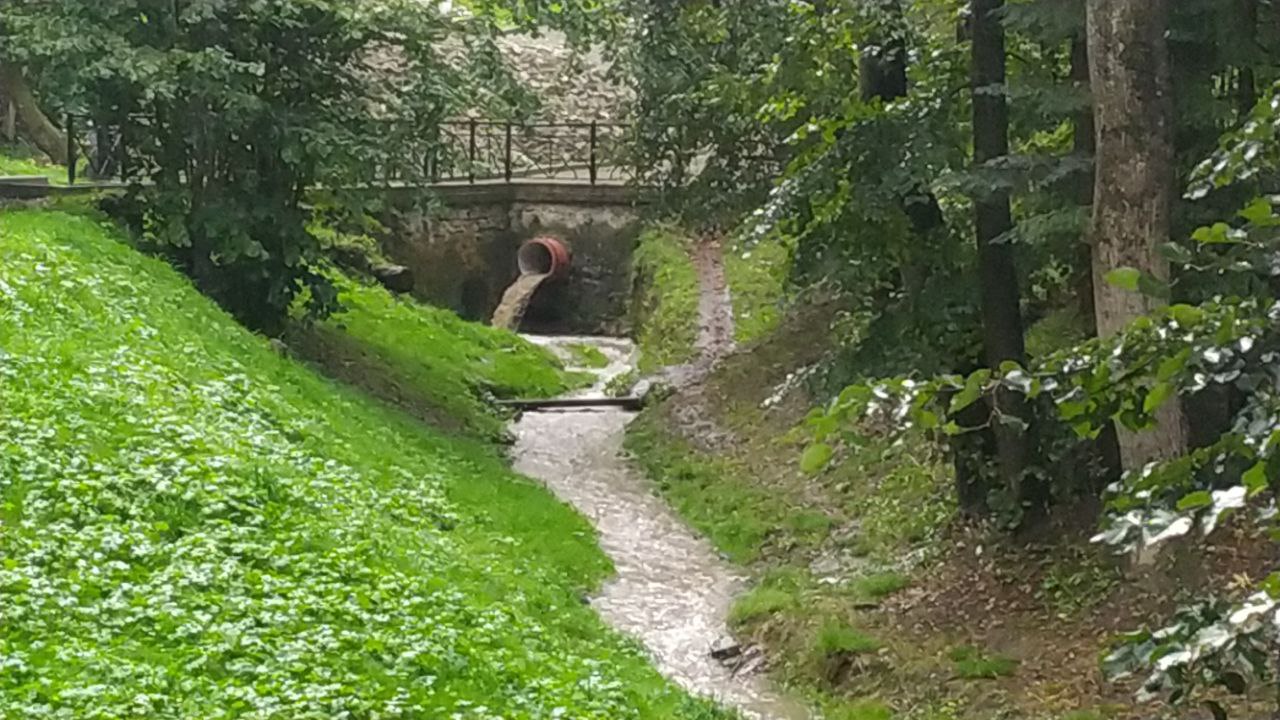 Трускавець заливає сильним дощем – фото і відео
