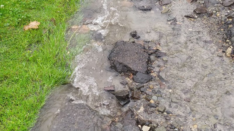 Трускавець заливає сильним дощем – фото і відео