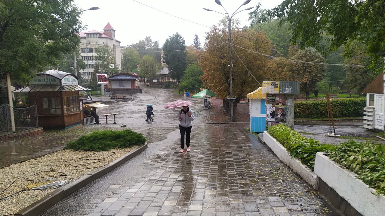 Трускавець заливає сильним дощем – фото і відео