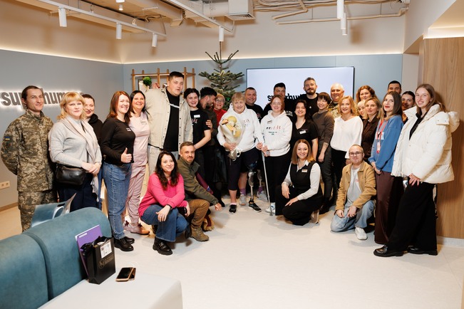 Різні, але рівні: у Дніпрі з’явилась брендзона "Жити назустріч"  з унікальними манекенами фото 5 4