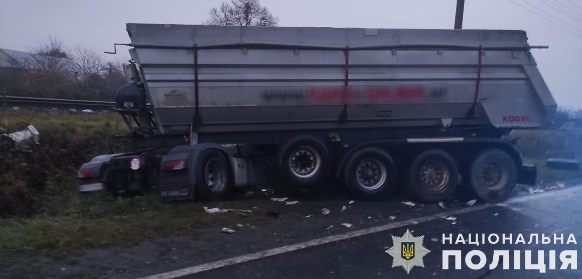 Зіткнулися дві вантажівки на трасі &laquo;Львів-Луцьк&raquo;: загинув один із водіїв.