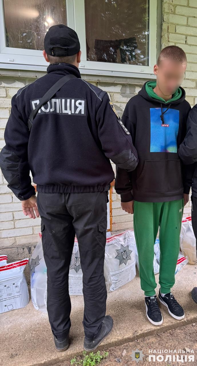 На Львівщині викрили молодиків, які організували нарколабораторію.