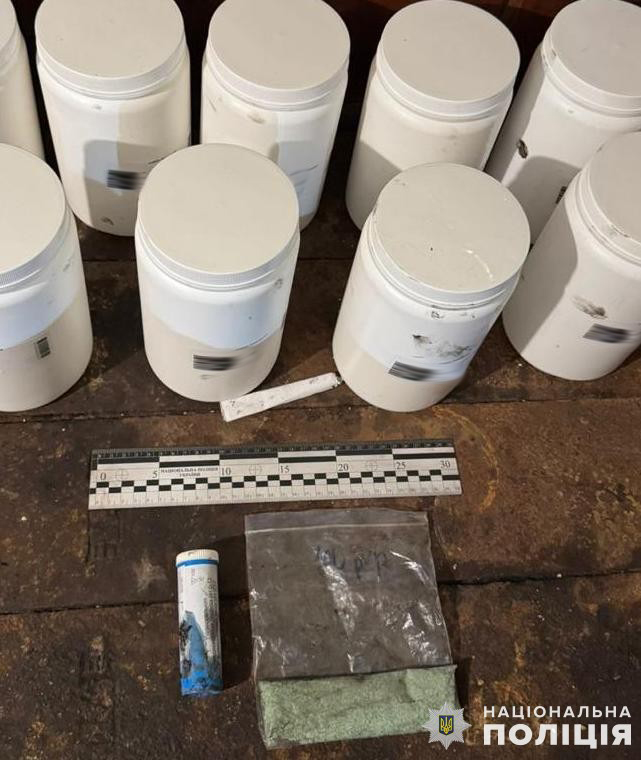 На Львівщині викрили молодиків, які організували нарколабораторію.