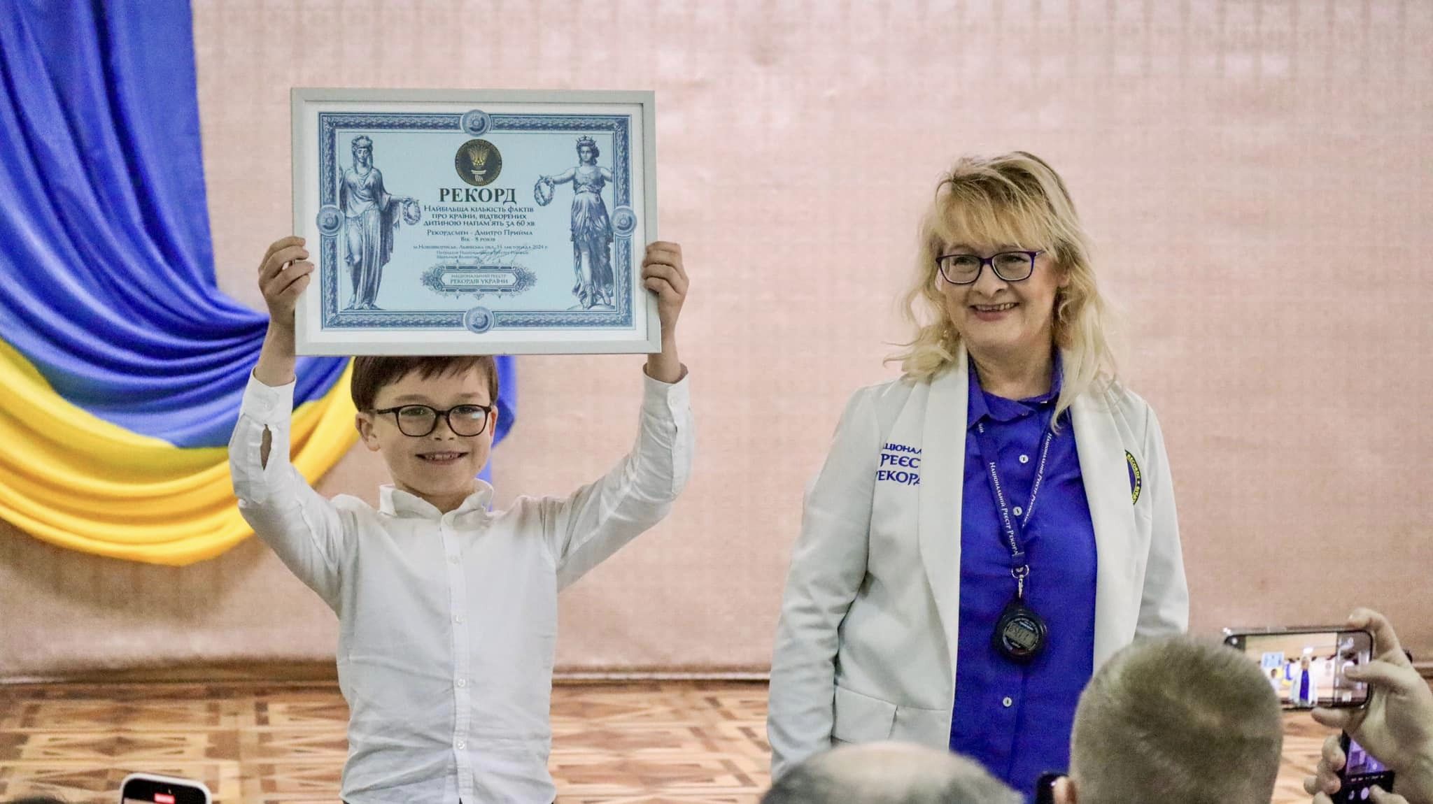 Восьмирічний Дмитро Прийма встановив рекорд України, відтворивши понад 700 фактів про світ за годину.