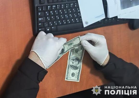 У Львові лікарка брала хабарі за «непридатність до служби» для призовників.