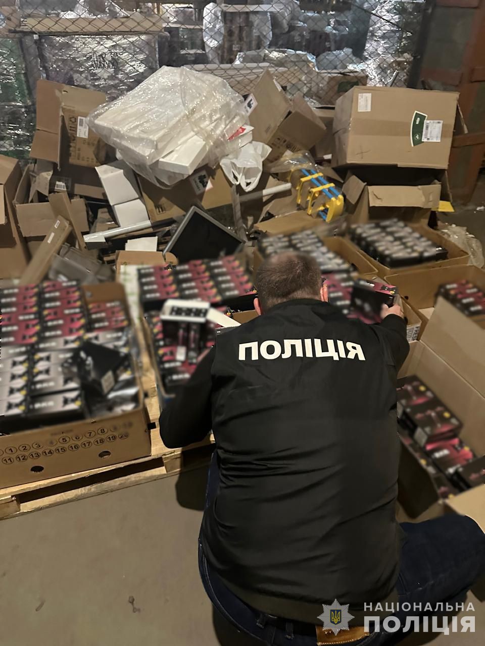 Львівські поліцейські перекрили канал незаконного постачання електронних сигарет.