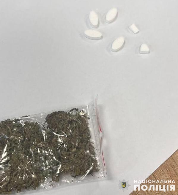 Виготовляли і збували наркотики серед ув'язнених: на Львівщині припинено діяльність наркокур'єрів.