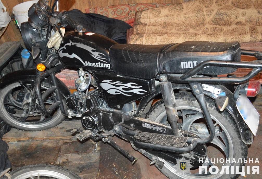 Викрав і сховав у сусіда: на Львівщині затримали зловмисника за крадіжку мотоцикла.