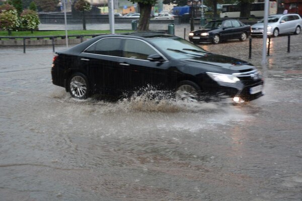 Львів поплив: очевидці опублікували фото і відео потопу фото