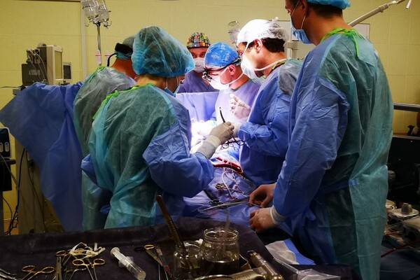 Львівські лікарі вперше провели операцію з пересадки серця та двох нирок: неймовірні фото фото 6