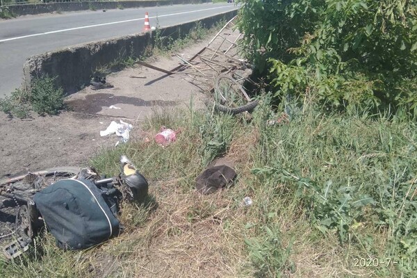 Один загинув, двоє &mdash; у лікарні: на Львівщині автомобіль збив велосипедиста і потонув у річці фото 2