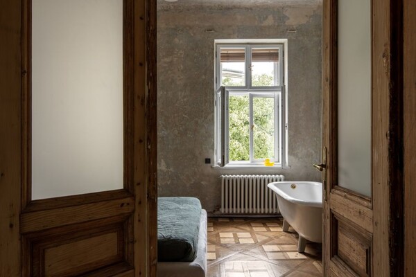 Переосмислили гуцульську етніку: стара львівська квартира опинилася у світовому виданні ArchDaily фото