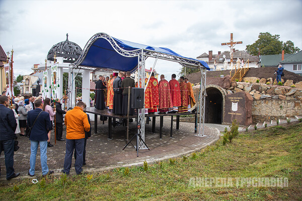 Нове місце для паломників: у Трускавці відкрили копію Гробу Господнього  фото 2