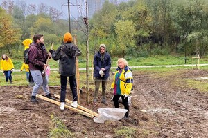 Як на старих фото: у Львові заклали великий яблуневий сад фото 5