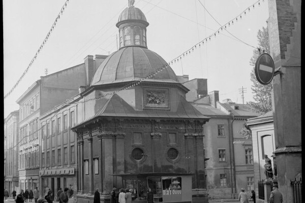 З непішохідною площею Ринок: У мережу виклали невідомі раніше фото Львова 1979 року фото 13