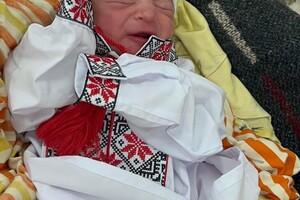 У львівському пологовому немовлят одягнули у перші вишиванки &mdash; фото фото 7